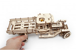 Механічна модель “Вантажівка UGM-11”